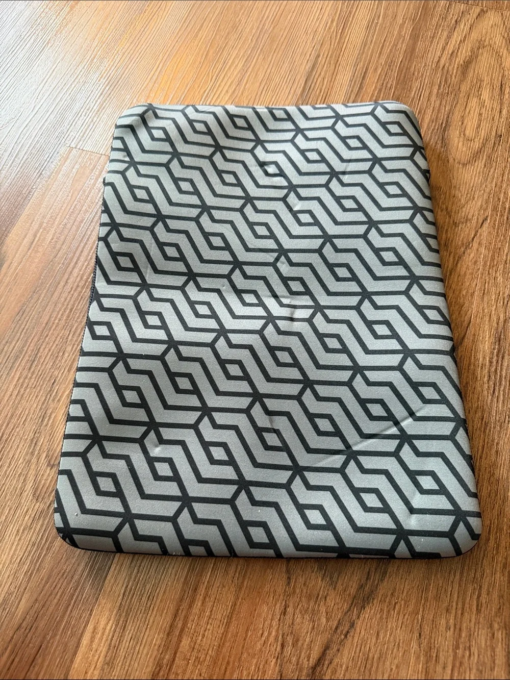 HP Gray & Black Geometric Neoprene Laptop Sleeve